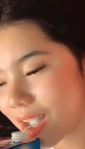 looking makes it hot_52