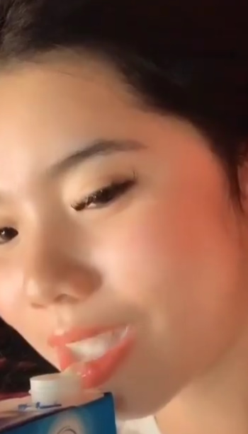 looking makes it hot_52