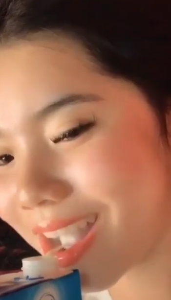 looking makes it hot_52