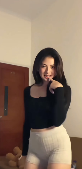 looking makes it hot_52