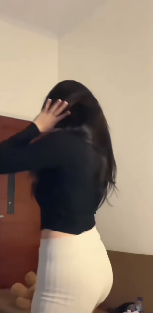 looking makes it hot_52