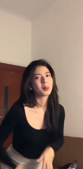 looking makes it hot_52