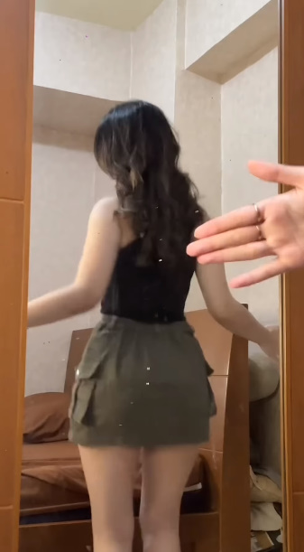 looking makes it hot_52