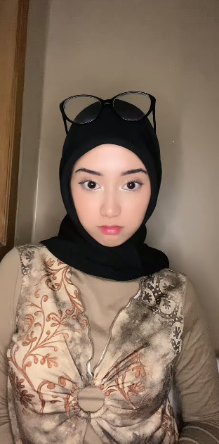 looking makes it hot_53