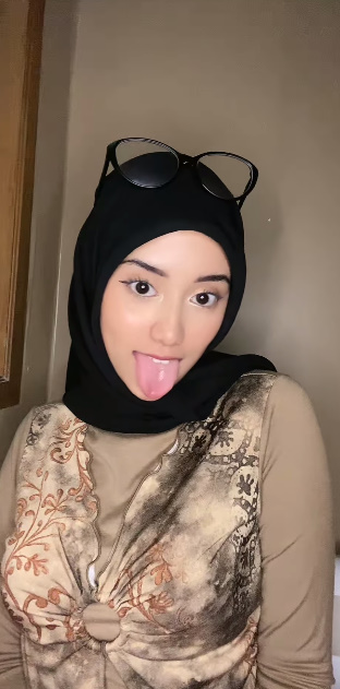 looking makes it hot_53