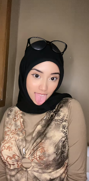 looking makes it hot_53