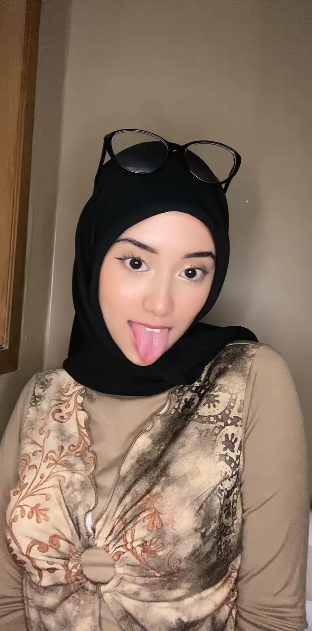 looking makes it hot_53