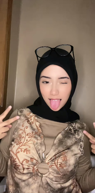 looking makes it hot_53