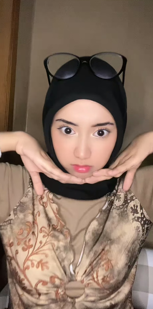 looking makes it hot_53