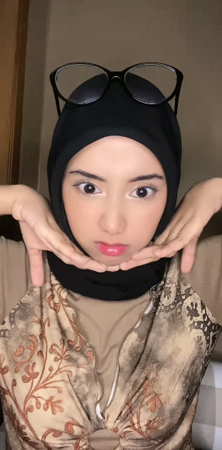 looking makes it hot_53