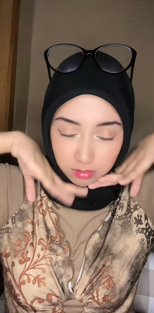 looking makes it hot_53