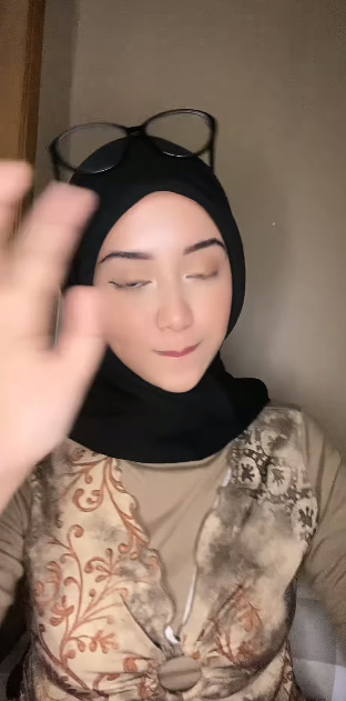 looking makes it hot_53