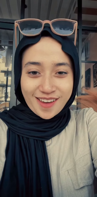 looking makes it hot_53