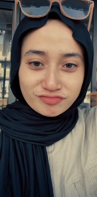 looking makes it hot_53