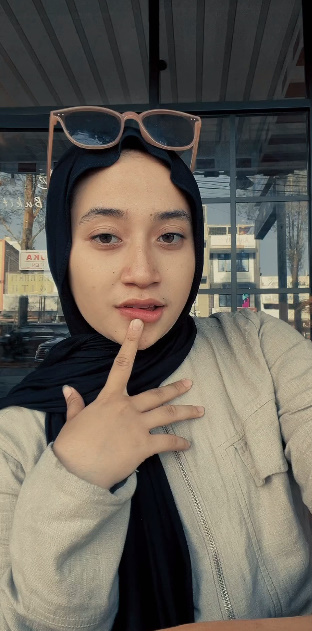 looking makes it hot_53