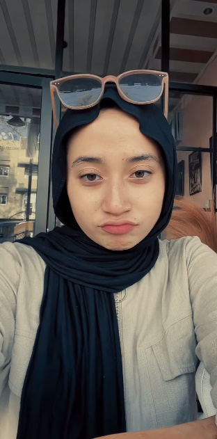 looking makes it hot_53