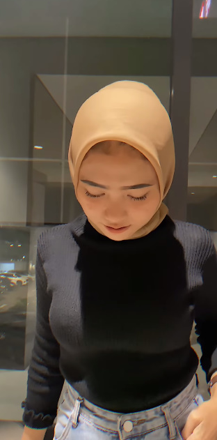 looking makes it hot_53