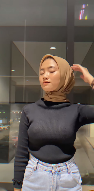 looking makes it hot_53