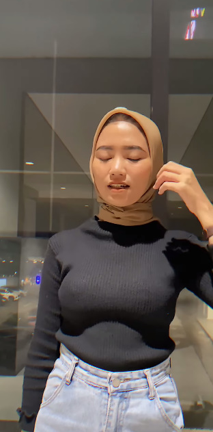 looking makes it hot_53