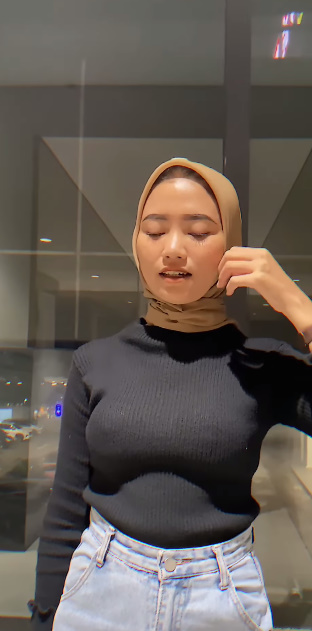 looking makes it hot_53