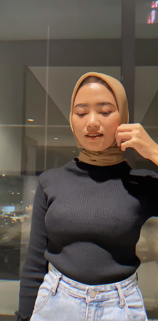 looking makes it hot_53