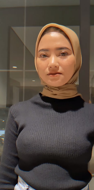 looking makes it hot_53