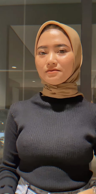 looking makes it hot_53