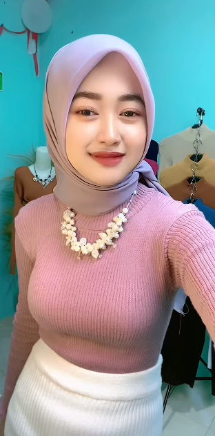 looking makes it hot_53