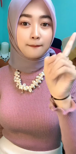 looking makes it hot_53