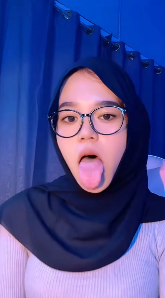 looking makes it hot_53