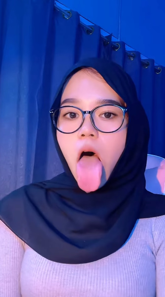 looking makes it hot_53