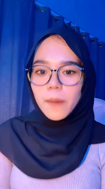 looking makes it hot_53