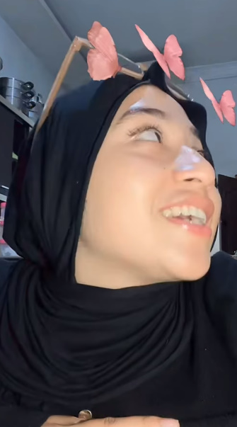 looking makes it hot_53