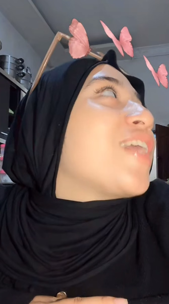 looking makes it hot_53