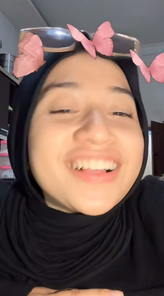 looking makes it hot_53