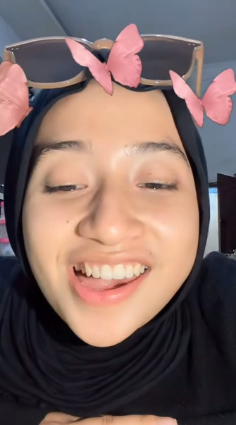 looking makes it hot_53