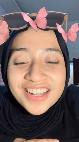 looking makes it hot_53