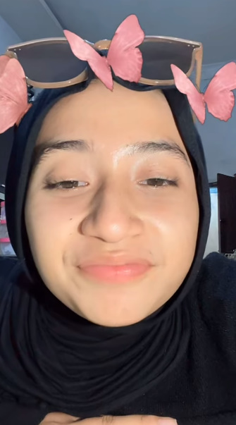 looking makes it hot_53