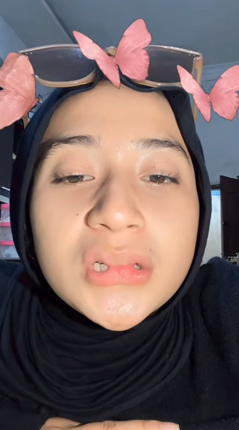 looking makes it hot_53