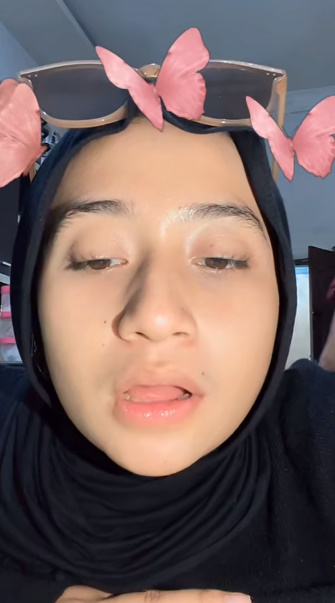 looking makes it hot_53