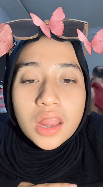 looking makes it hot_53