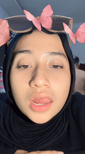 looking makes it hot_53