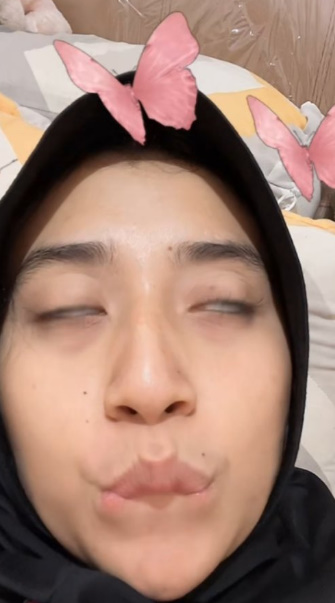 looking makes it hot_53