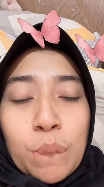 looking makes it hot_53