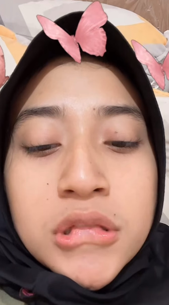 looking makes it hot_53