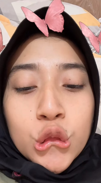 looking makes it hot_53