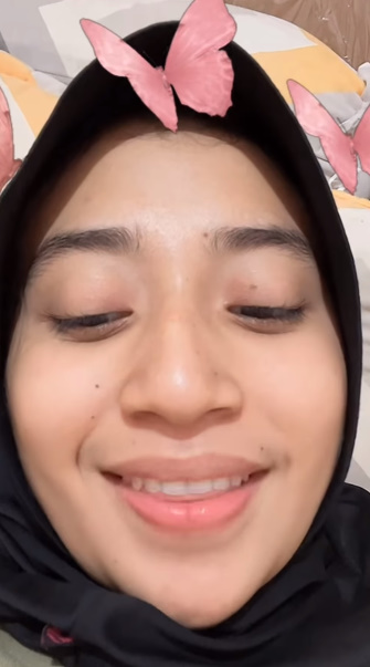 looking makes it hot_53