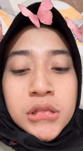 looking makes it hot_53