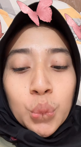 looking makes it hot_53