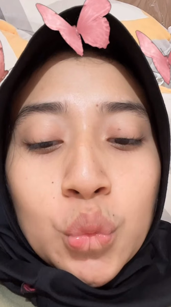 looking makes it hot_53